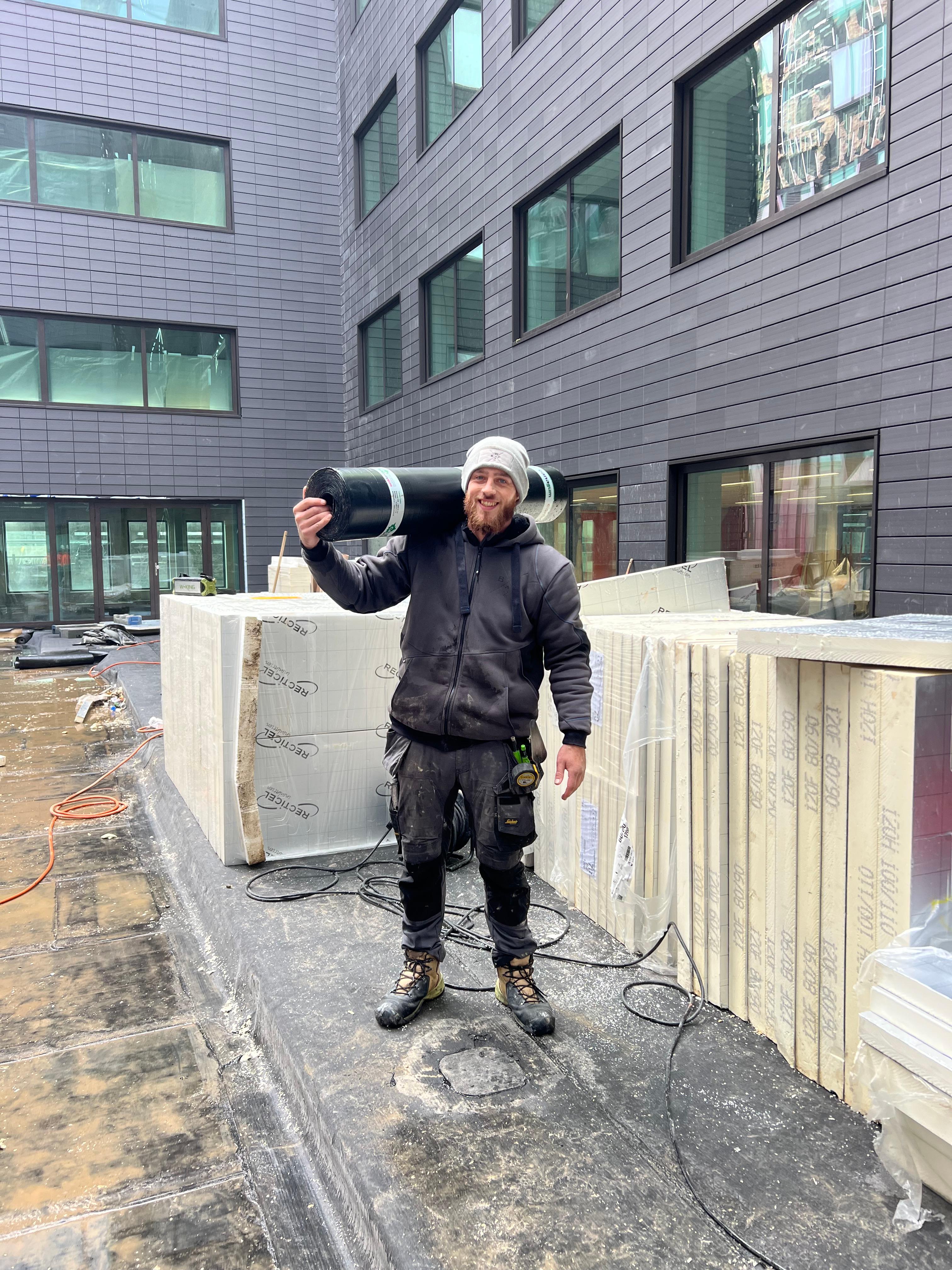 Portret van Bart Wijdieks, eigenaar en ervaren dakdekker bij BWD Dakwerken in Culemborg