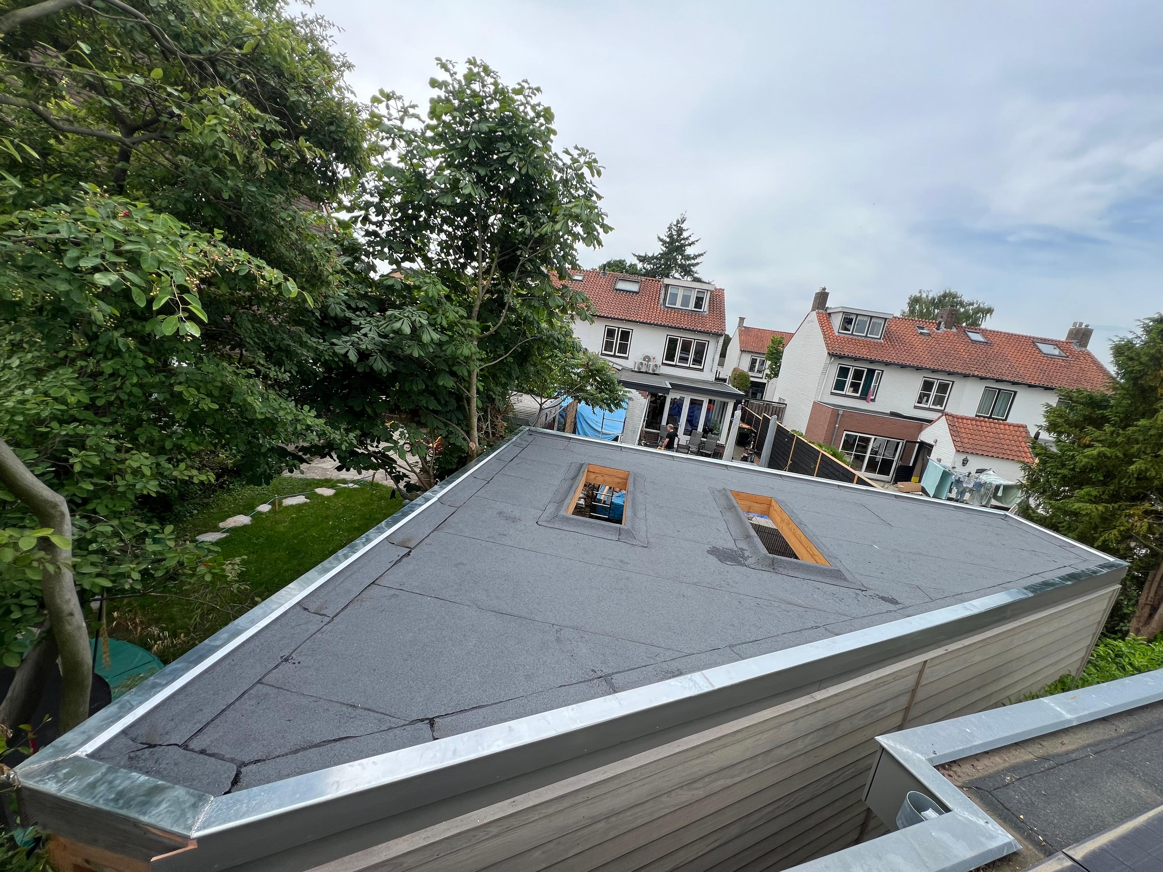 Vakkundige bitumen plat dak veranda door BWD Dakwerken in Utrecht - Thumbnail 3