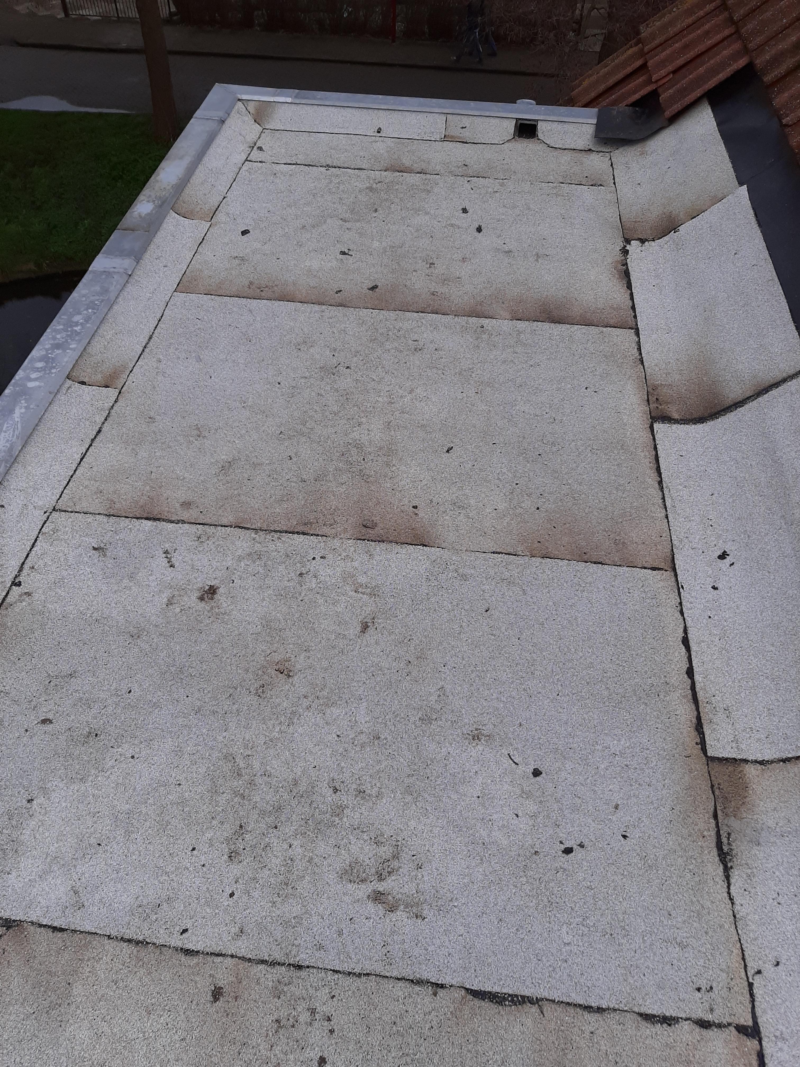 Vakkundige witte bitumen dakbedekking plat dak dakkapel door BWD Dakwerken in IJsselstein