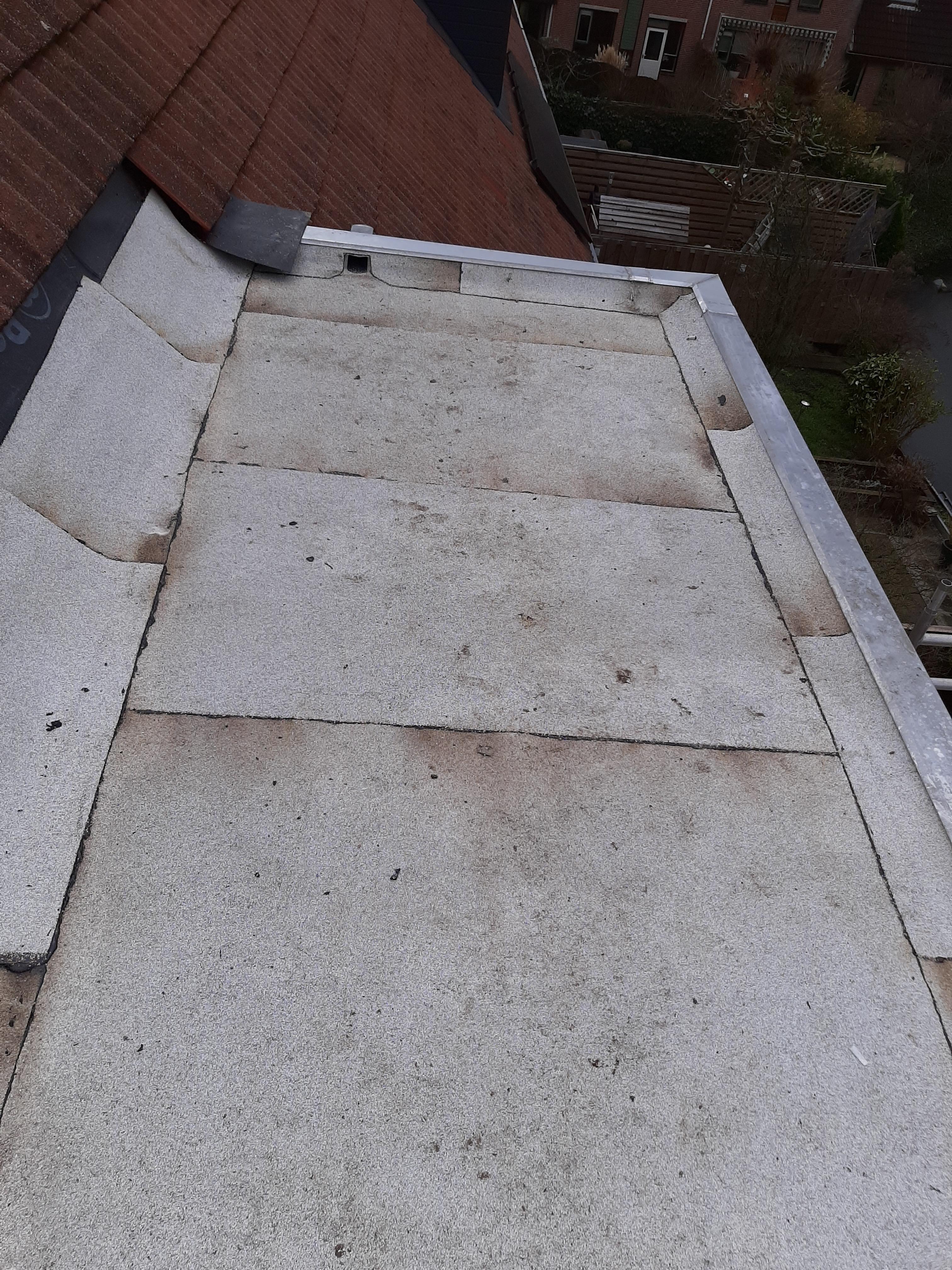 Vakkundige witte bitumen dakbedekking plat dak dakkapel door BWD Dakwerken in IJsselstein - Thumbnail 2