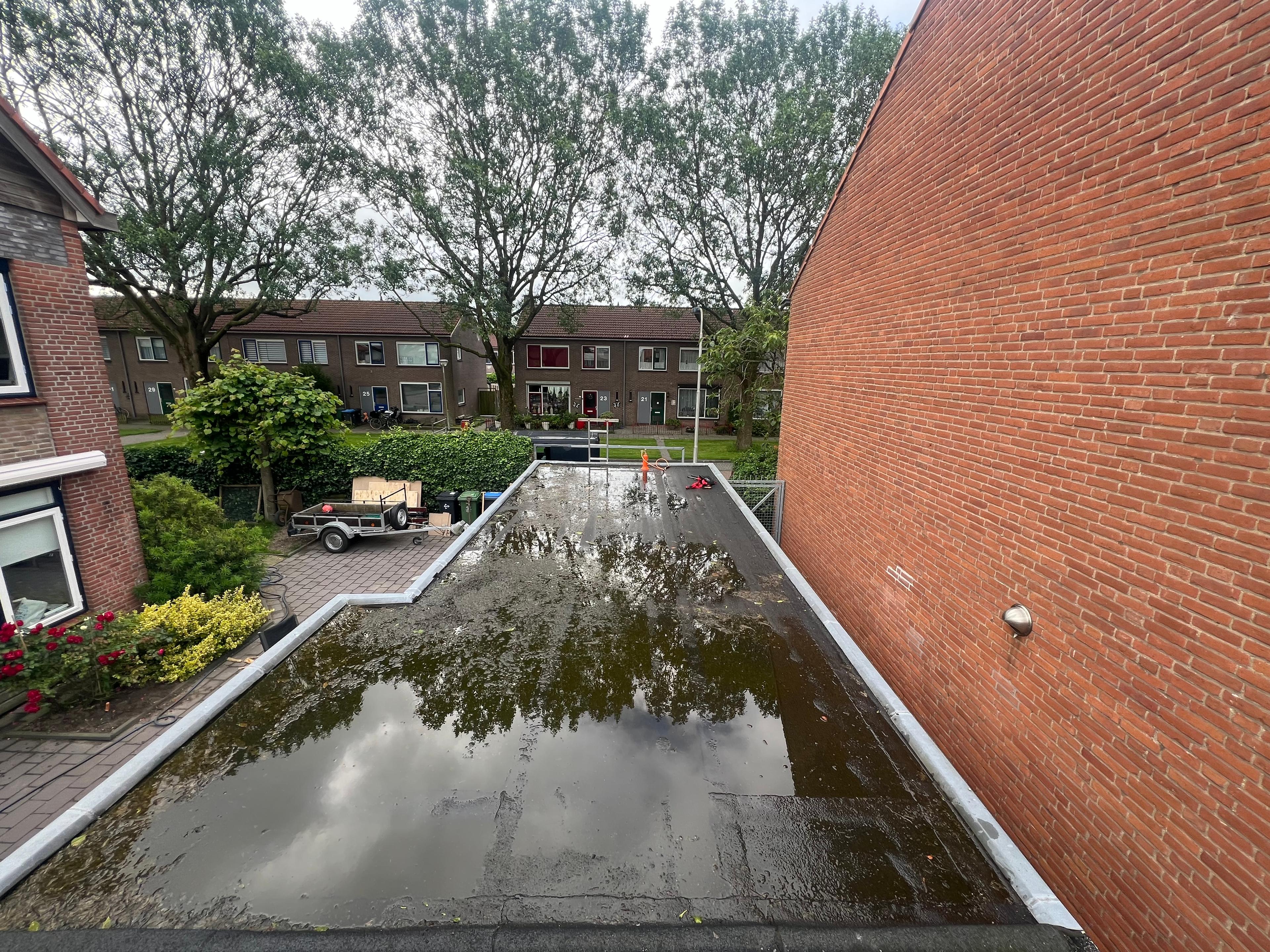 Vakkundige plat dak renovatie schuur door BWD Dakwerken in Culemborg