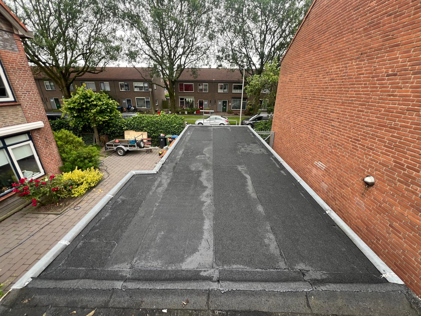 Vakkundige plat dak renovatie schuur door BWD Dakwerken in Culemborg - Thumbnail 4